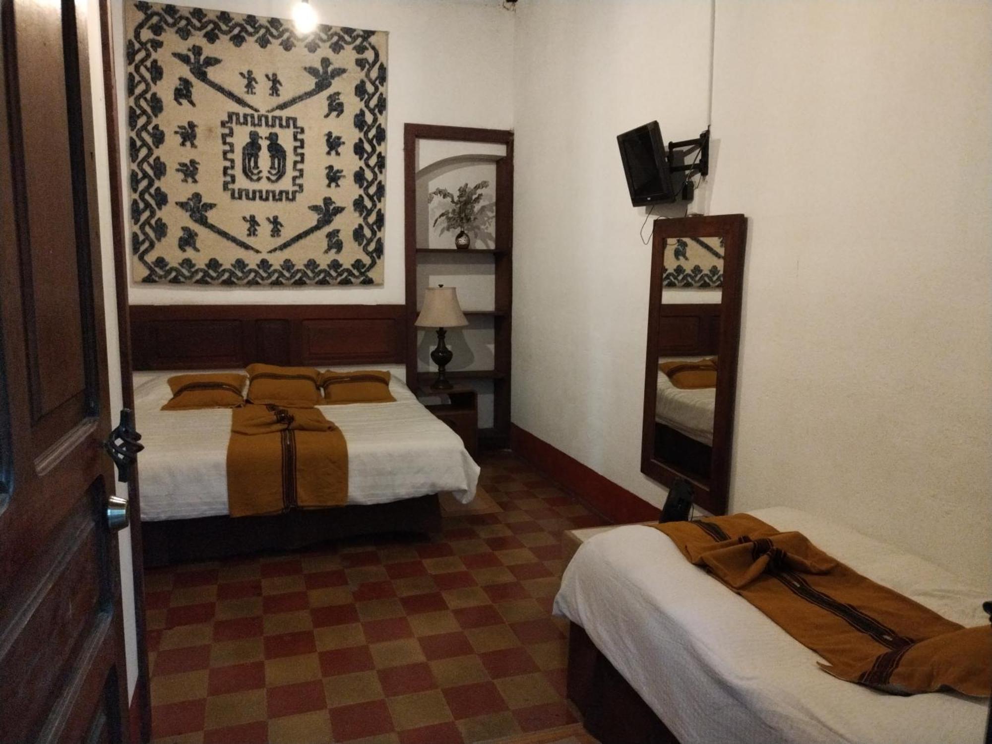 Hotel Casa Chapultepec Coban Bagian luar foto